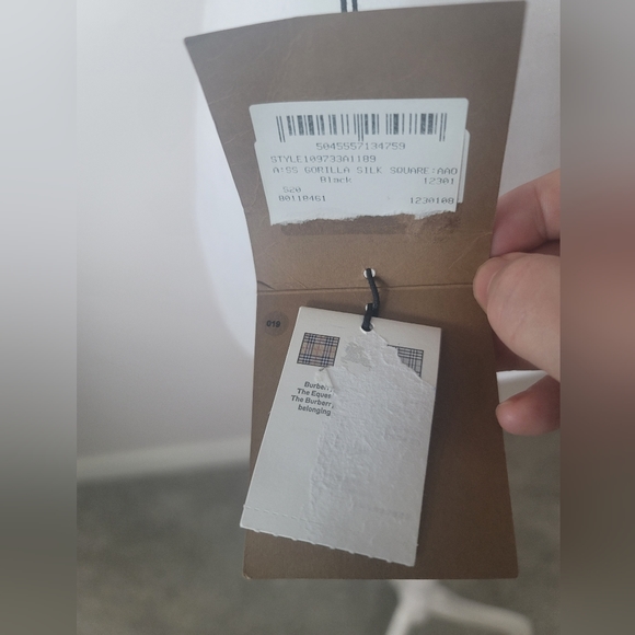 Burberry gorilla silk printed scarf - Picture 6 of 7